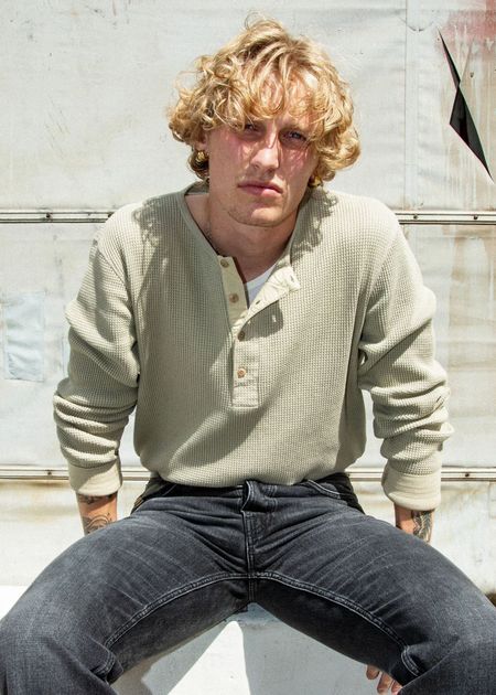 T-shirt manches longues en coton bio | vert clair "henley waffle t-shirt - desert" - Nudie Jeans