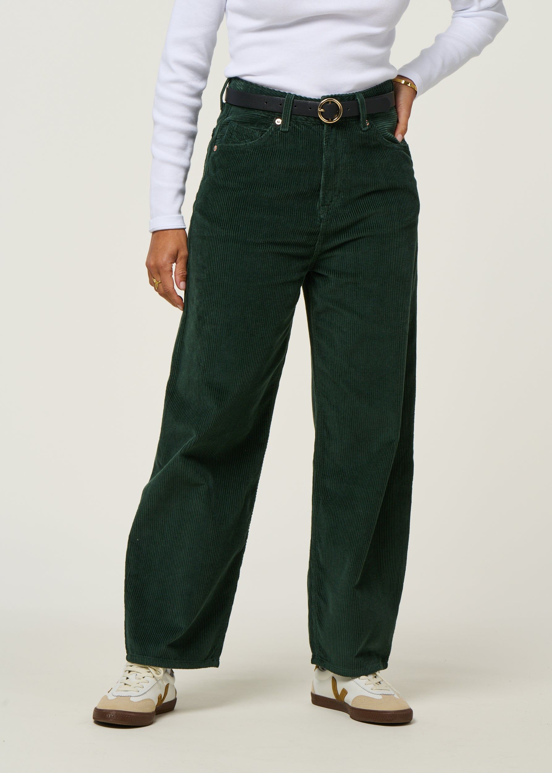 Pantalon ballon velours en coton bio | vert "leila cord - dark green cord", Kings of Indigo, photo 1