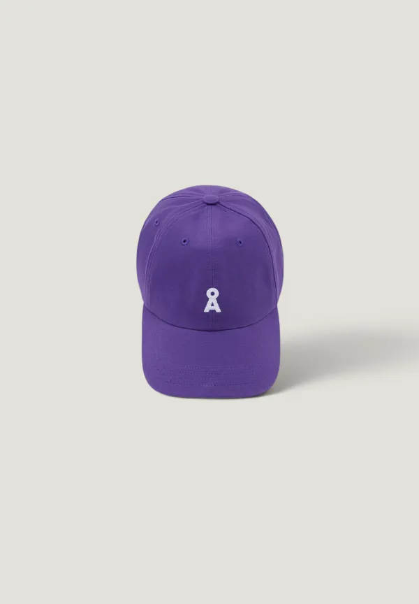 Casquette en coton bio | violet "yenaas bold cap - pungent purple", Armedangels