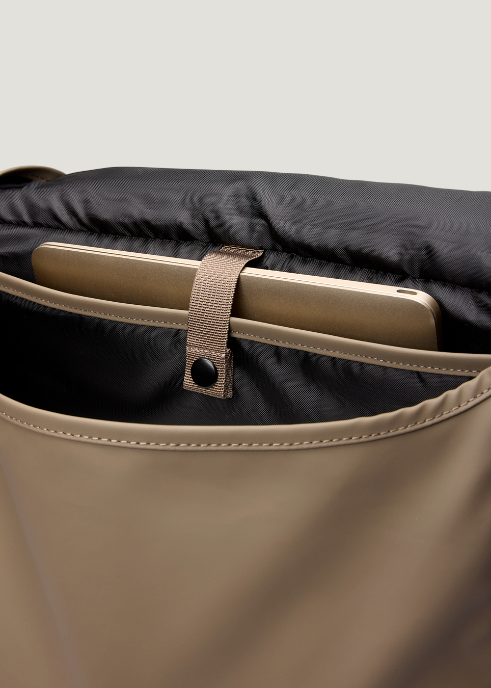 Sac à dos 20l en matière recyclée | beige "Stream lid backpack 14" - clay", Sandqvist, photo 3