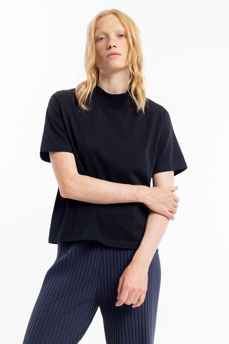 T-shirt en coton bio | noir "big collar t-shirt black" - Rotholz