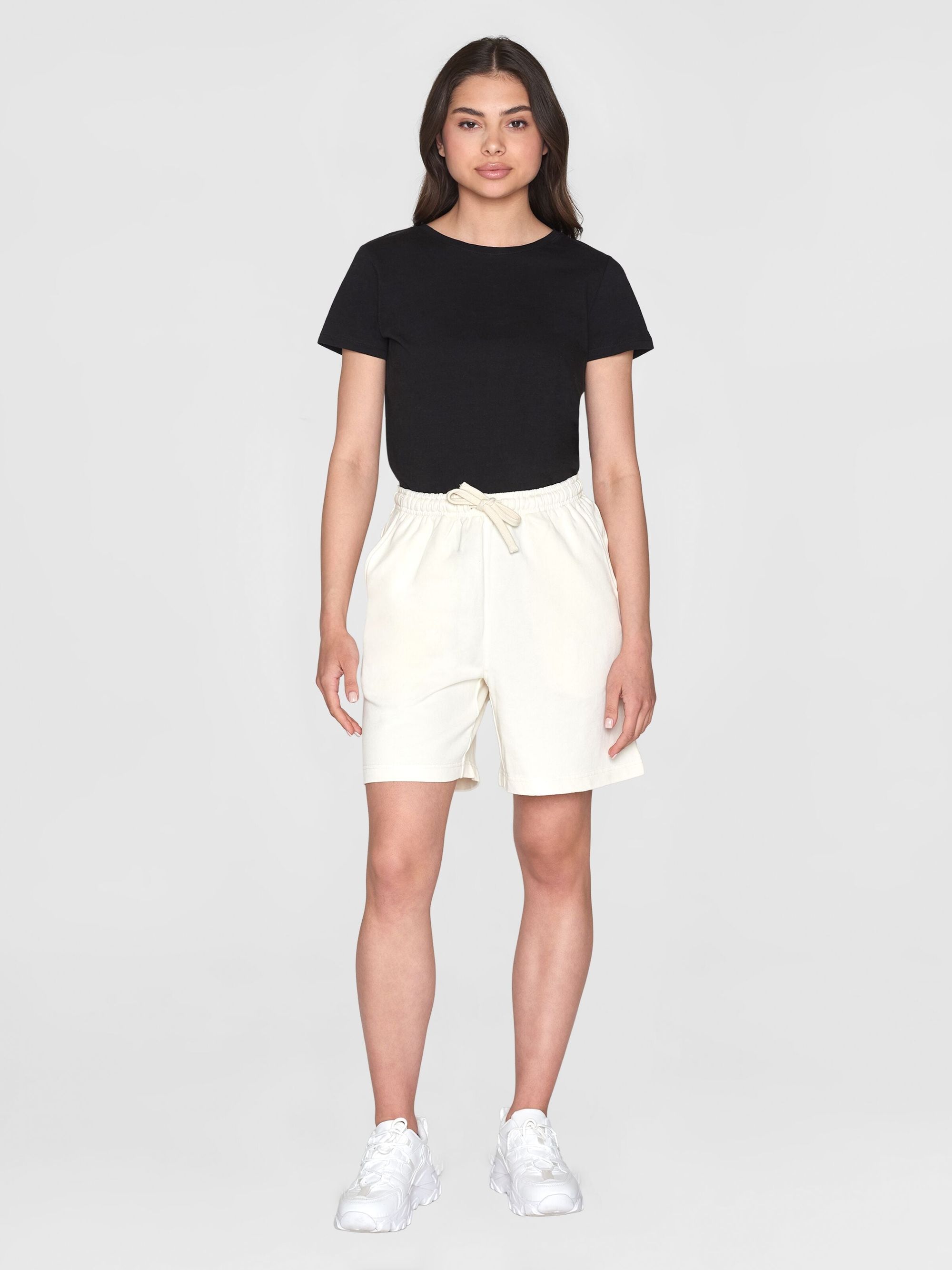 Short en coton bio | blanc à motif brodé "loose fit sweat shorts egret", Knowledge Cotton Apparel, photo 5