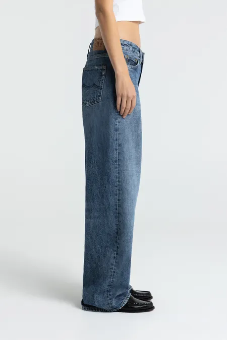 Jean large taille basse en coton bio | bleu "joan ceky blue worn", Kings of Indigo, photo 2
