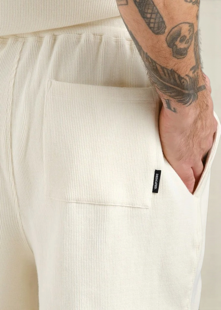 Short en coton bio piqué | écru "essingen waffle off-white - whisper white" - Dedicated