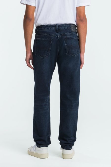 Jean fuselé en coton bio | bleu noir "addo - xavier blue black worn" - Kings of Indigo