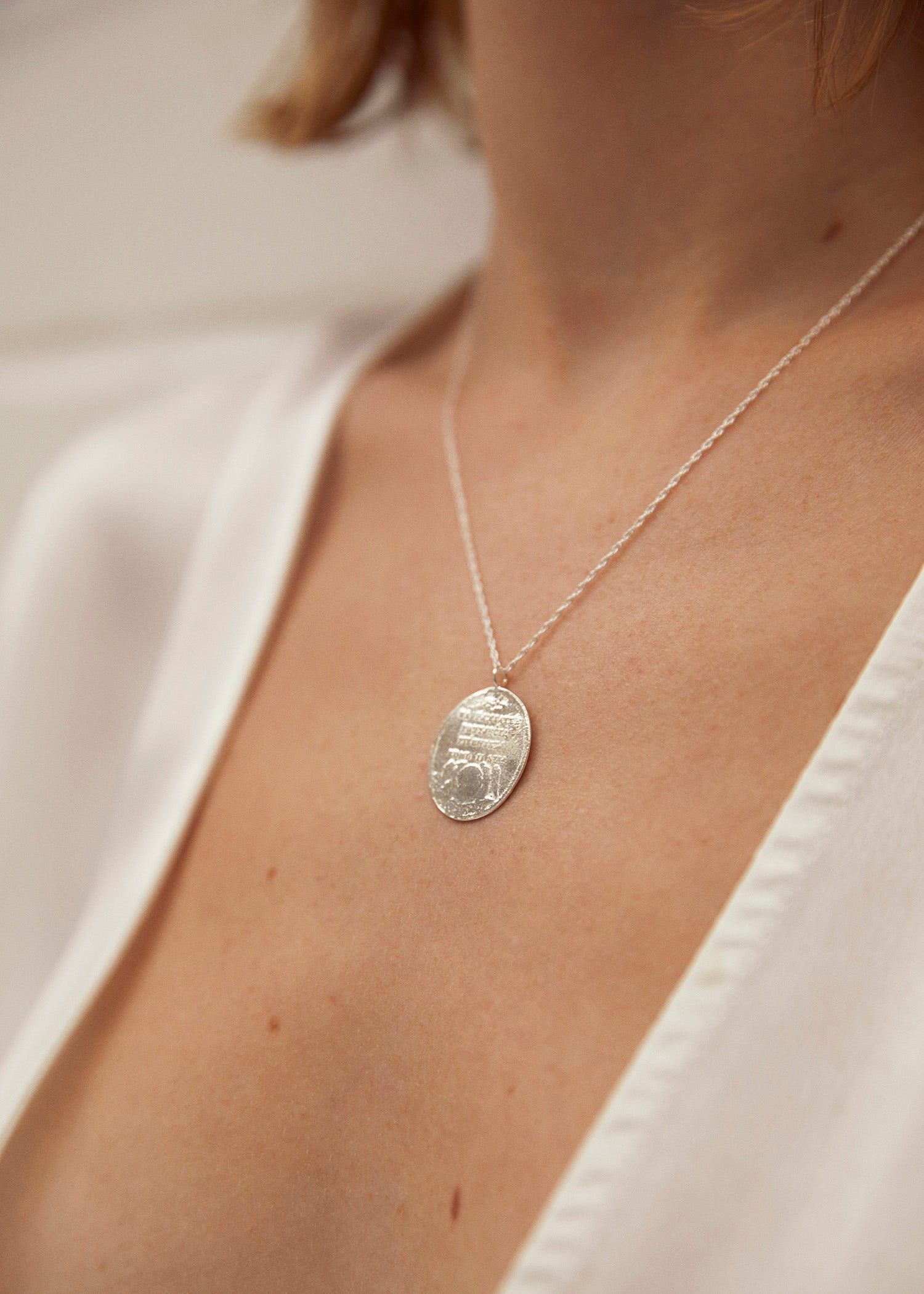 Collier médaillon en argent recyclé - oval pendant necklace, Wild fawn, photo 1