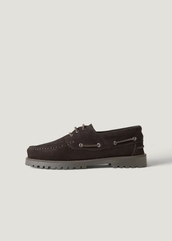 Chaussures bateau en daim certifié | marron "ollie boat shoe - brown suede", Garment Project