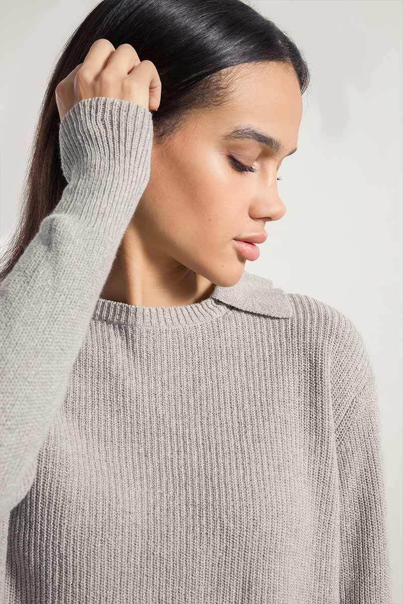Pullover mit Hemdkragen aus recycelter Baumwolle | Grau "maglia olivia grigio ghiaccio", Rifò, Foto 2