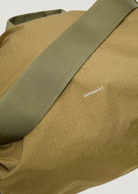 Shopper 18L aus recyceltem Material | grün "Grid shopper bag - olive", Sandqvist, Foto 4