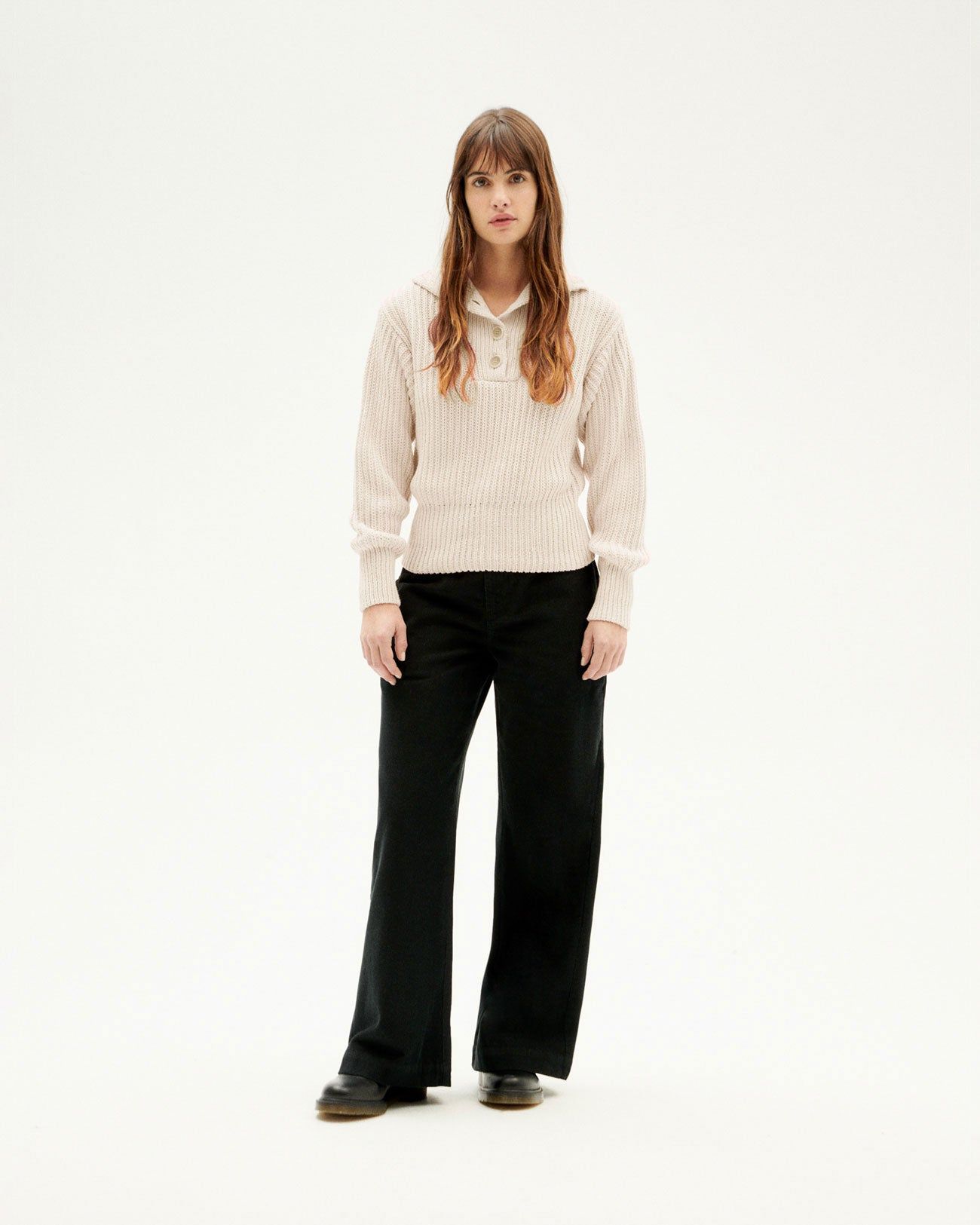 Lockerer Pullover mit hohem Kragen aus recycelten Materialien | Weiß "white susi knitted sweater", Thinking Mu, Foto 3