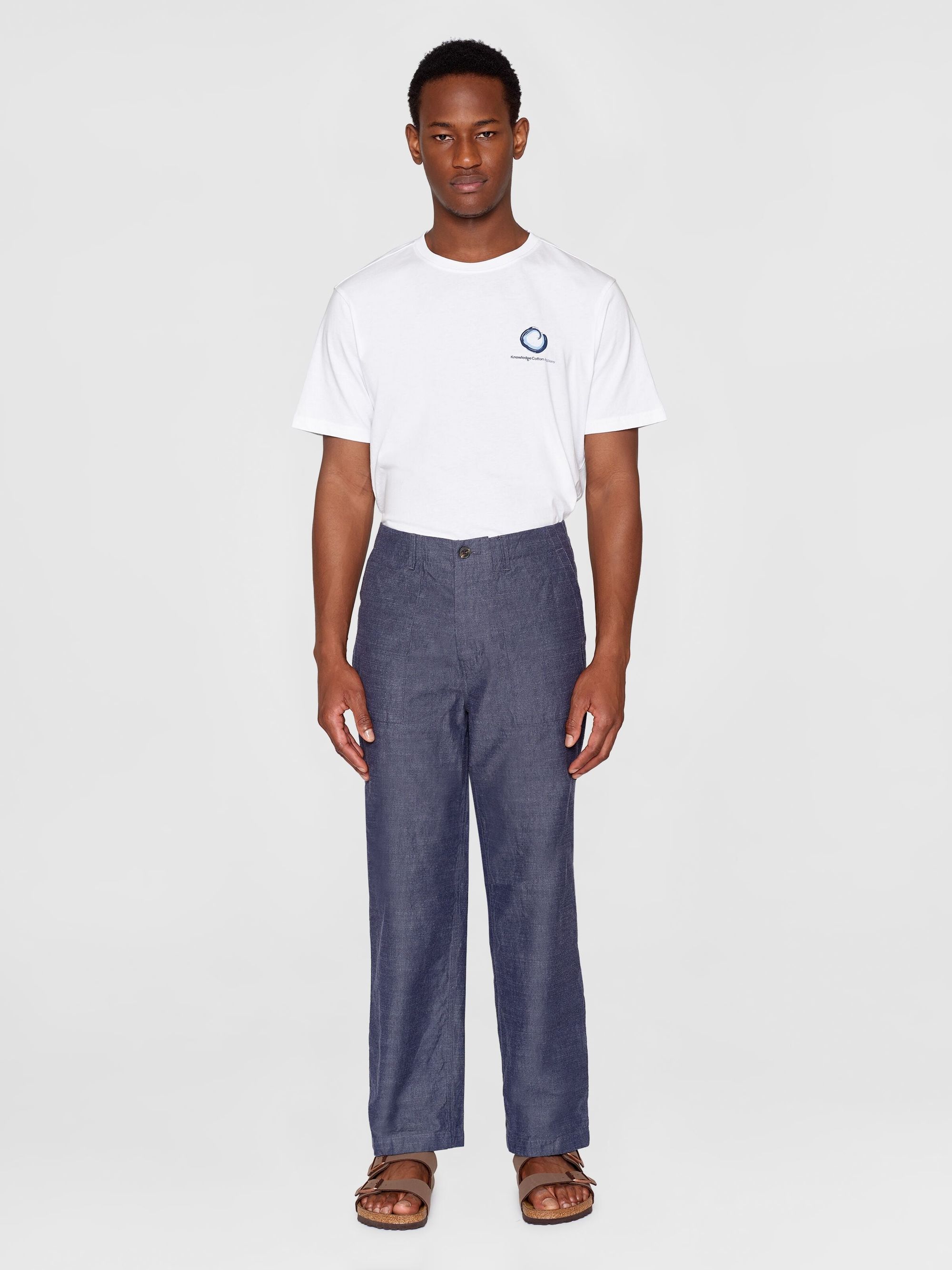 Pantalon léger ample en coton bio | bleu denim "flint wide slub yarn pants night sky", Knowledge Cotton Apparel, photo 3