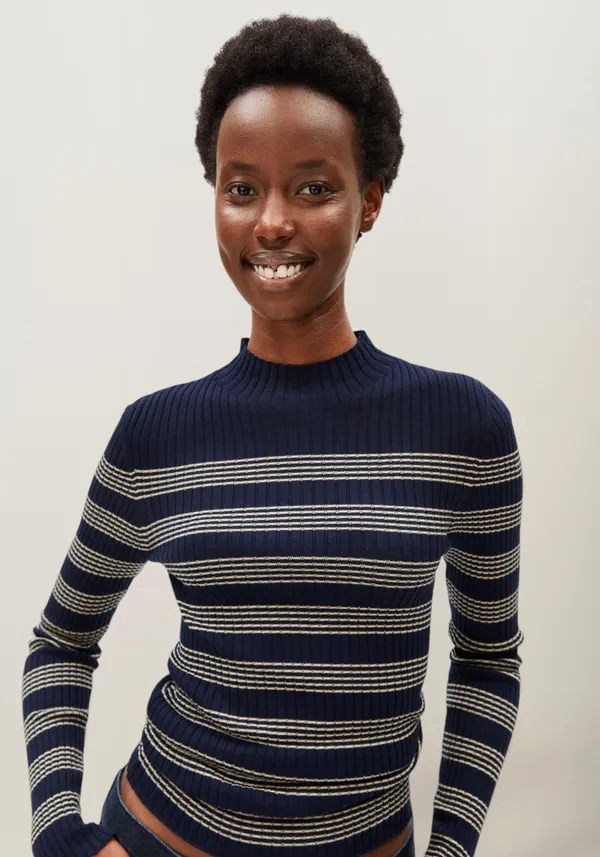 Sous-pull côtelé en coton bio | rayé "Alaania striped knit sweater - tinted navy-golden hay", Armedangels