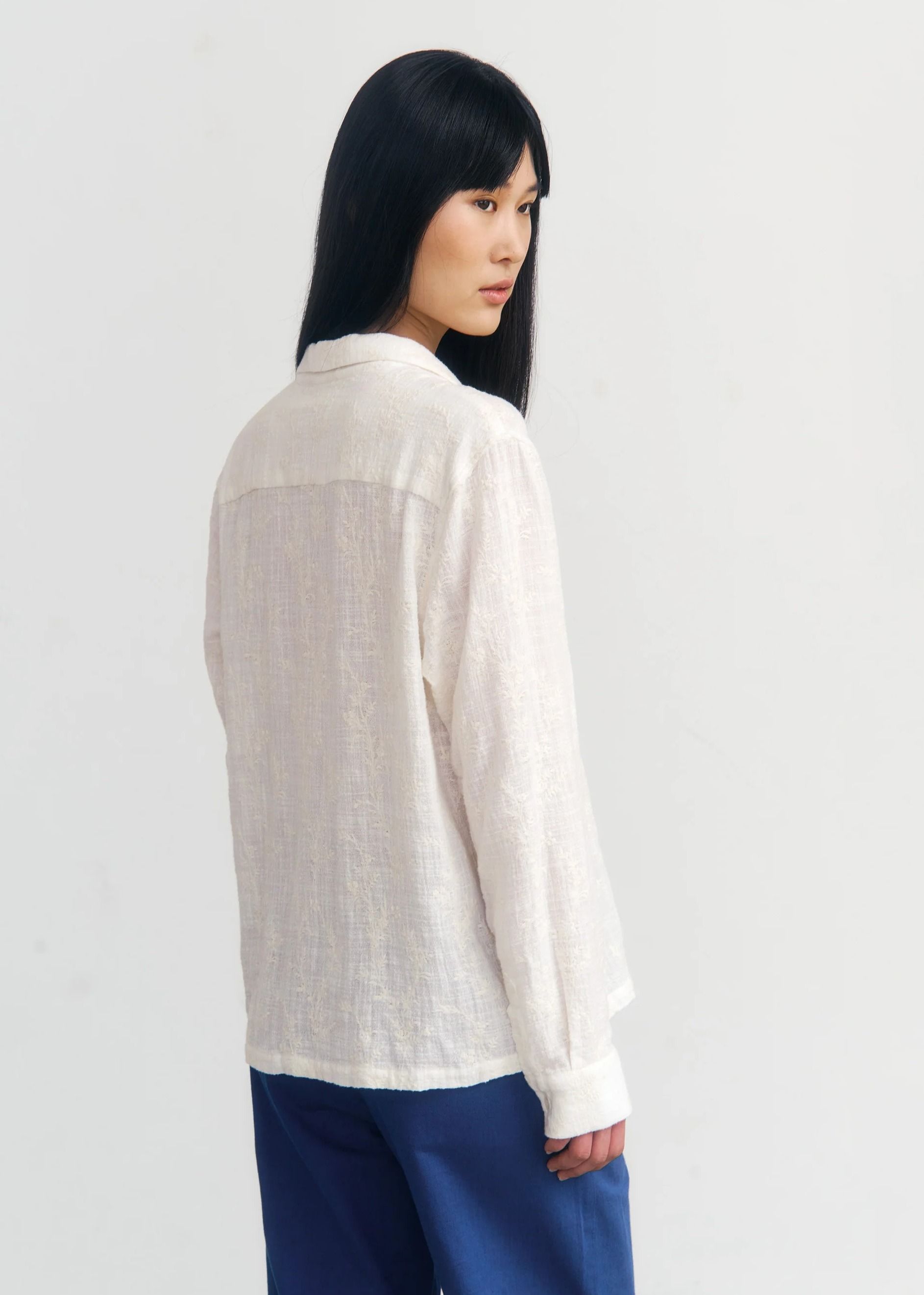 Bestickte Bluse aus Bio-Baumwolle | Weiß "Leisure shirt organic cotton - floral white", Rotholz, Foto 2