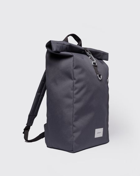 Sac à dos 19l en matière recyclée | noir "ground rolltop backpack l - asphalt with black webbing" - Sandqvist