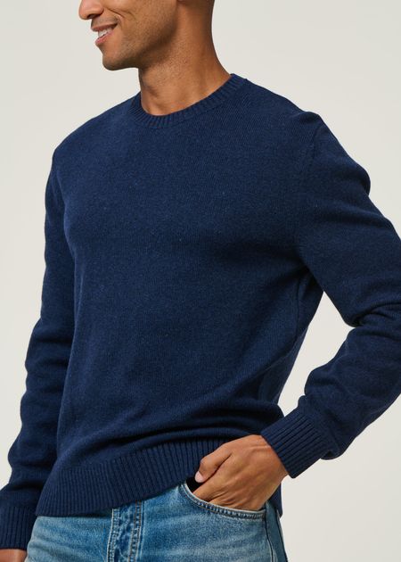 Pull en laine mérinos recyclée | bleu "classic merino wool crew - marine blue" - Colorful Standard