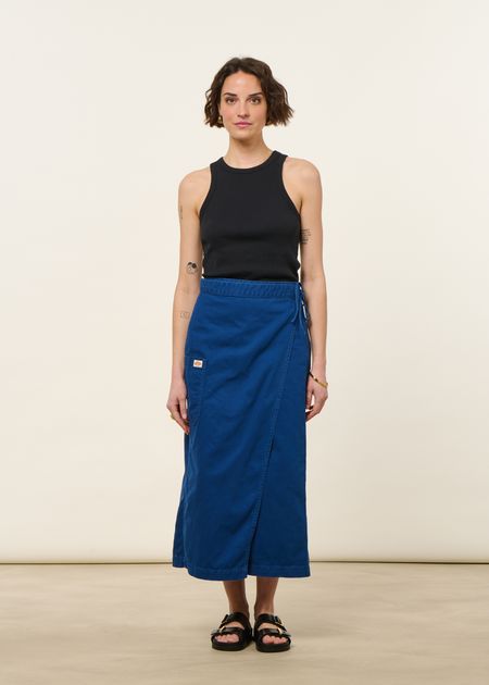 Jupe portefeuille en coton bio | bleu chevrons "irma skirt herringbone - blue" - Nudie Jeans