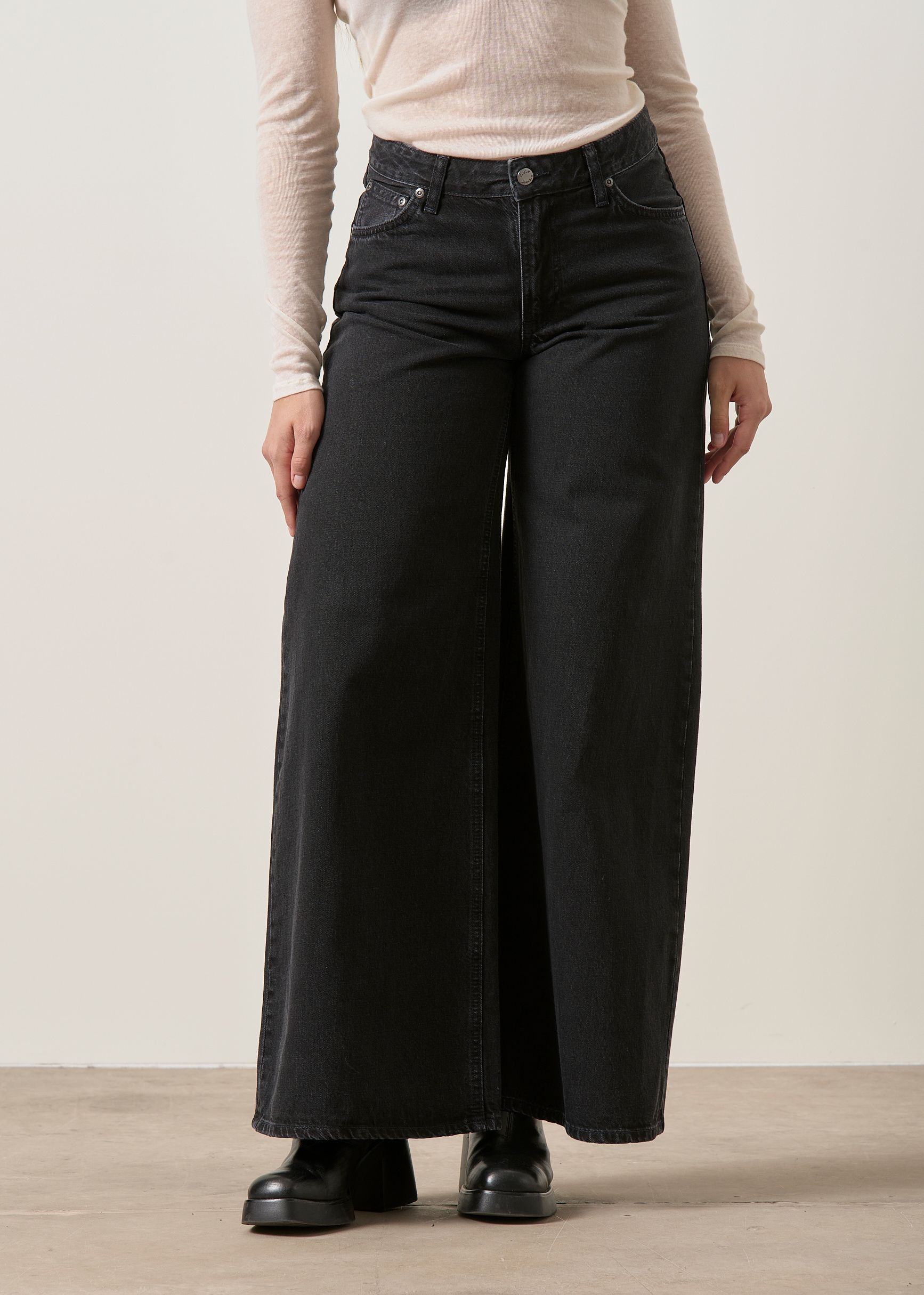 Jean large évasé en coton bio | noir "Sonic sue friendly black", Nudie Jeans, photo 2