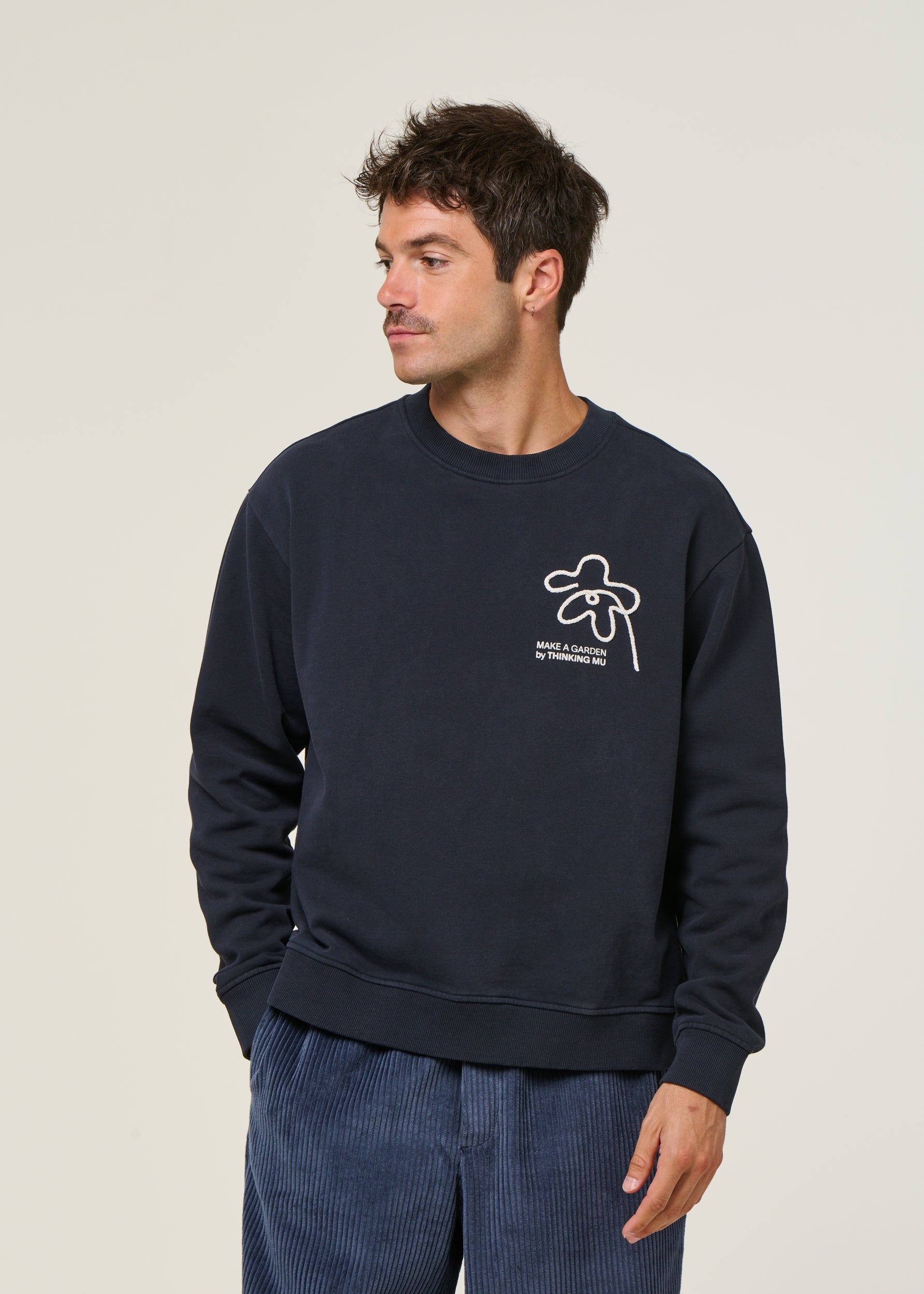 Besticktes Sweatshirt aus Bio-Baumwolle | Blau "flower rope navy leon sweatshirt - blue", Thinking Mu, Foto 1