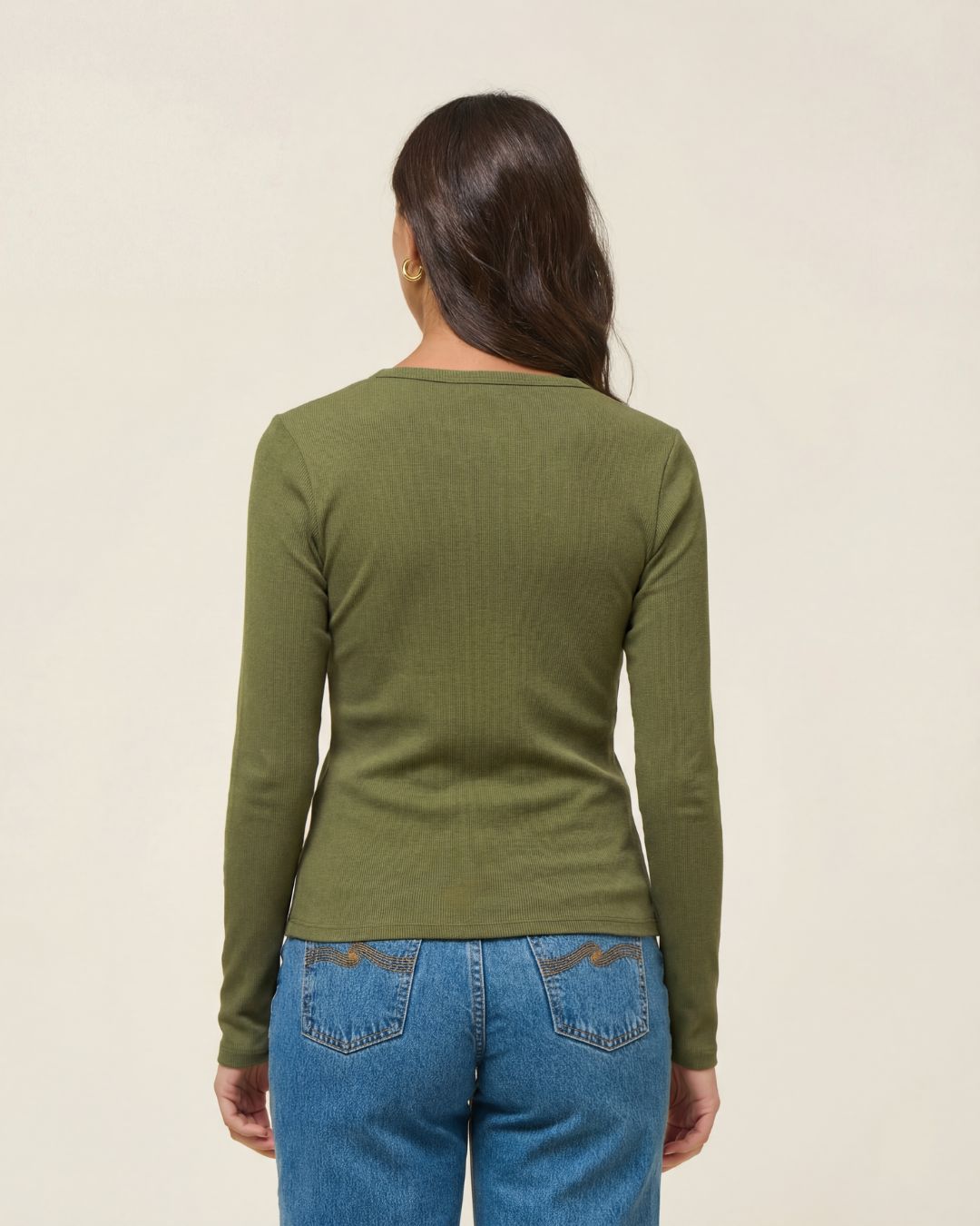 T-shirt manches longues côtelé en coton bio | vert kaki, WeDressFair, photo 3