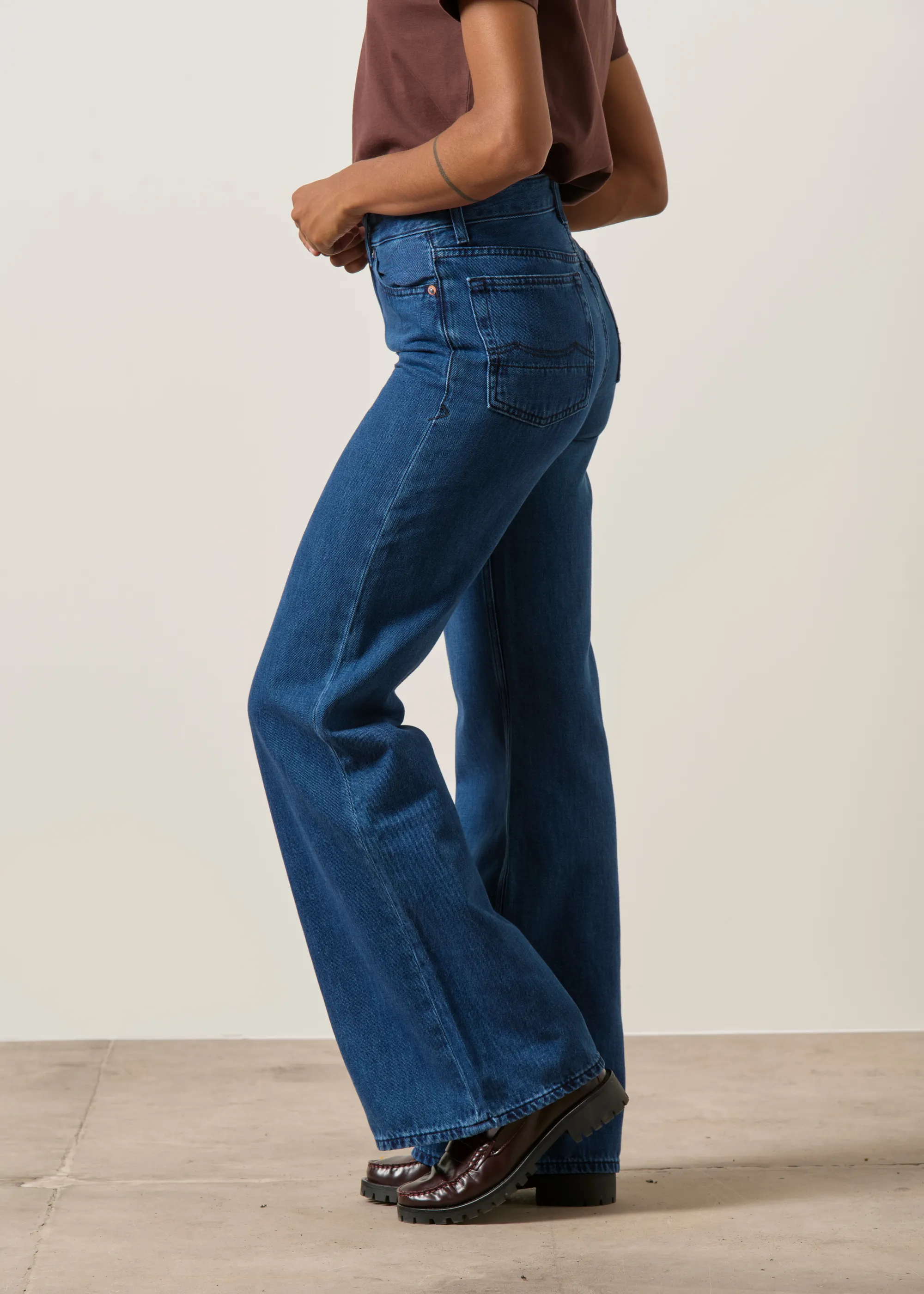 Jean flare en coton bio | bleu "jane - alex dark worn", Kings of Indigo, photo 5
