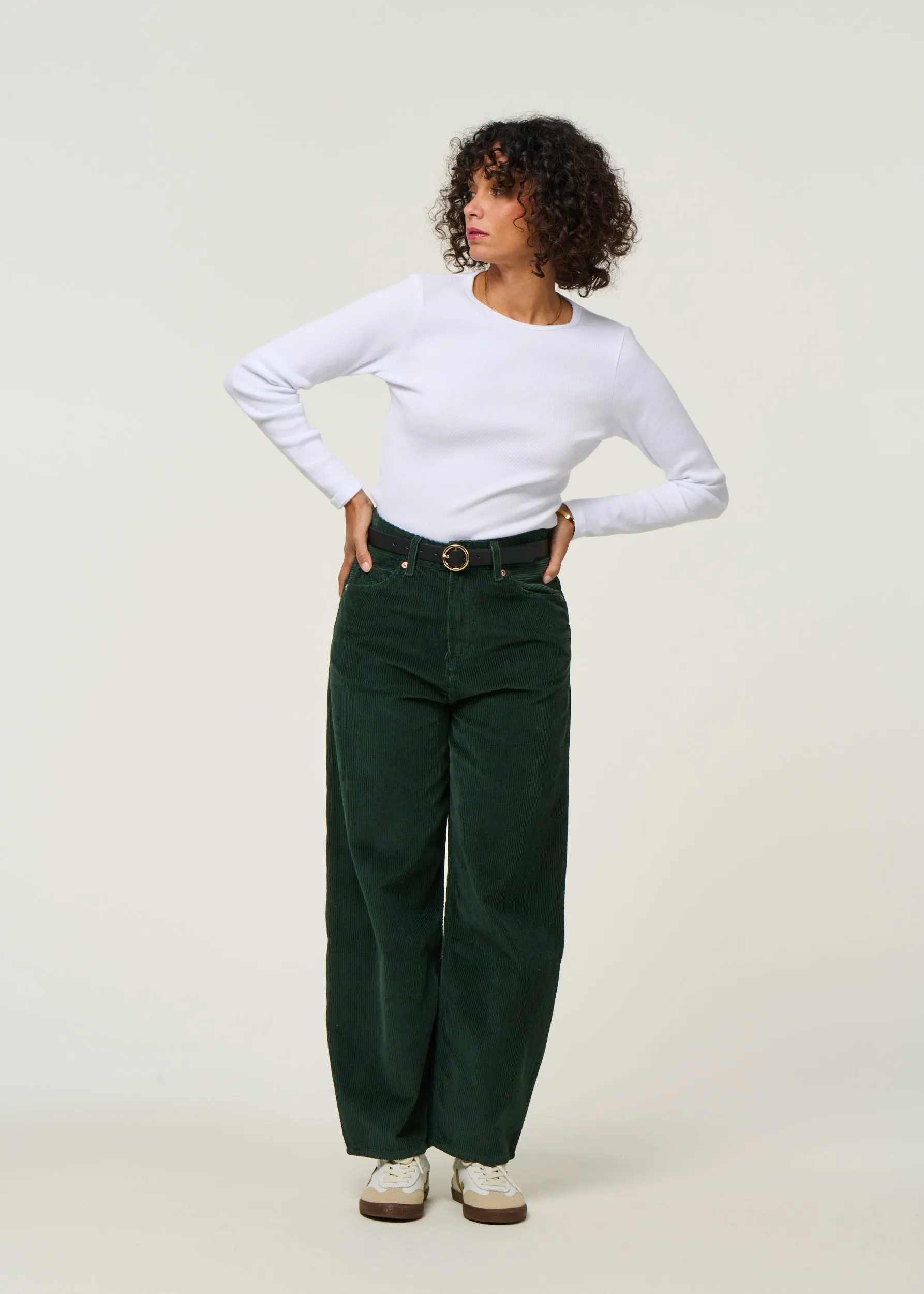 Pantalon ballon velours en coton bio | vert "leila cord - dark green cord", Kings of Indigo, photo 2