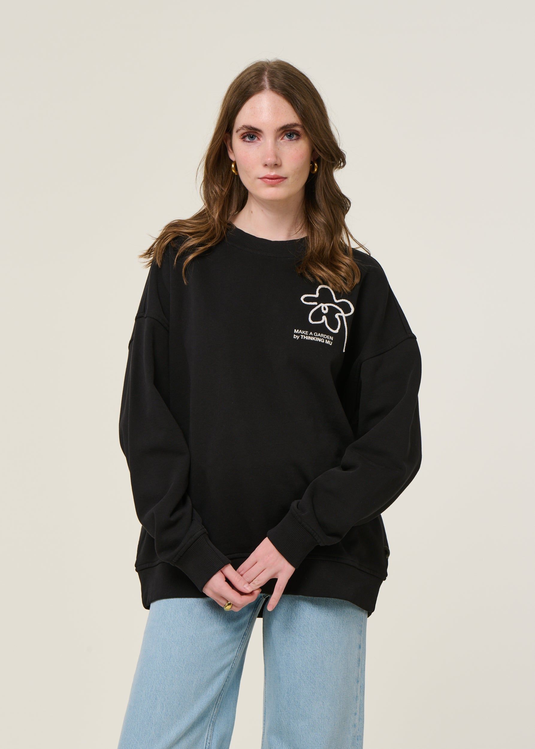 Besticktes Oversize-Sweatshirt aus Bio-Baumwolle | Schwarz "flower rope black jimena sweatshirt - black", Thinking Mu, Foto 1