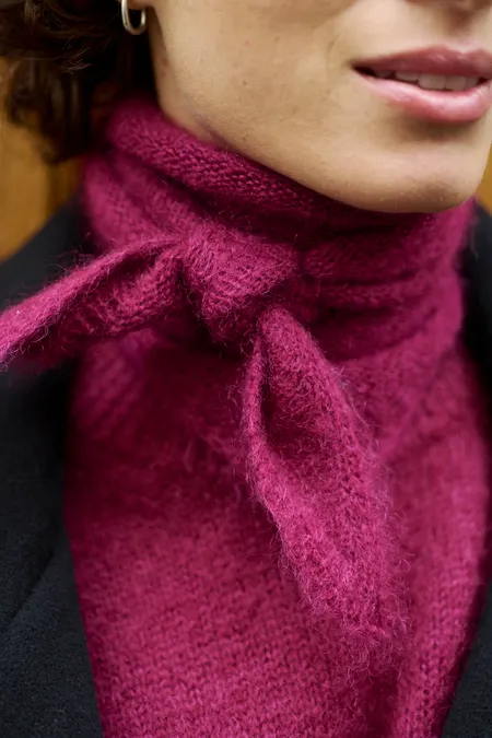 Écharpe triangle en mohair certfiée | aubergine "lula", WeDressFair, photo 2
