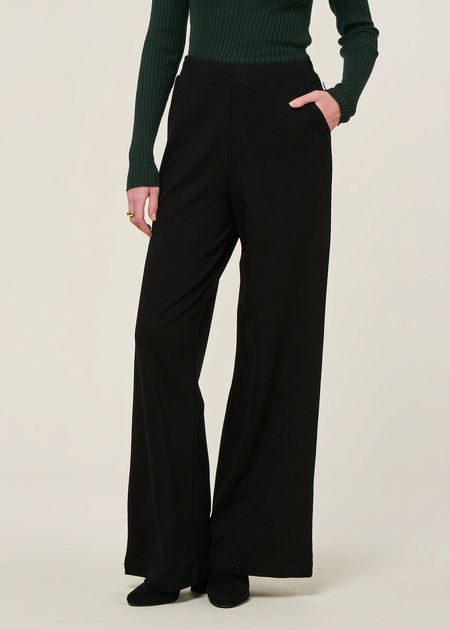 Pantalon noir jersey en ecovero et matière recyclée | noir "himaari black"