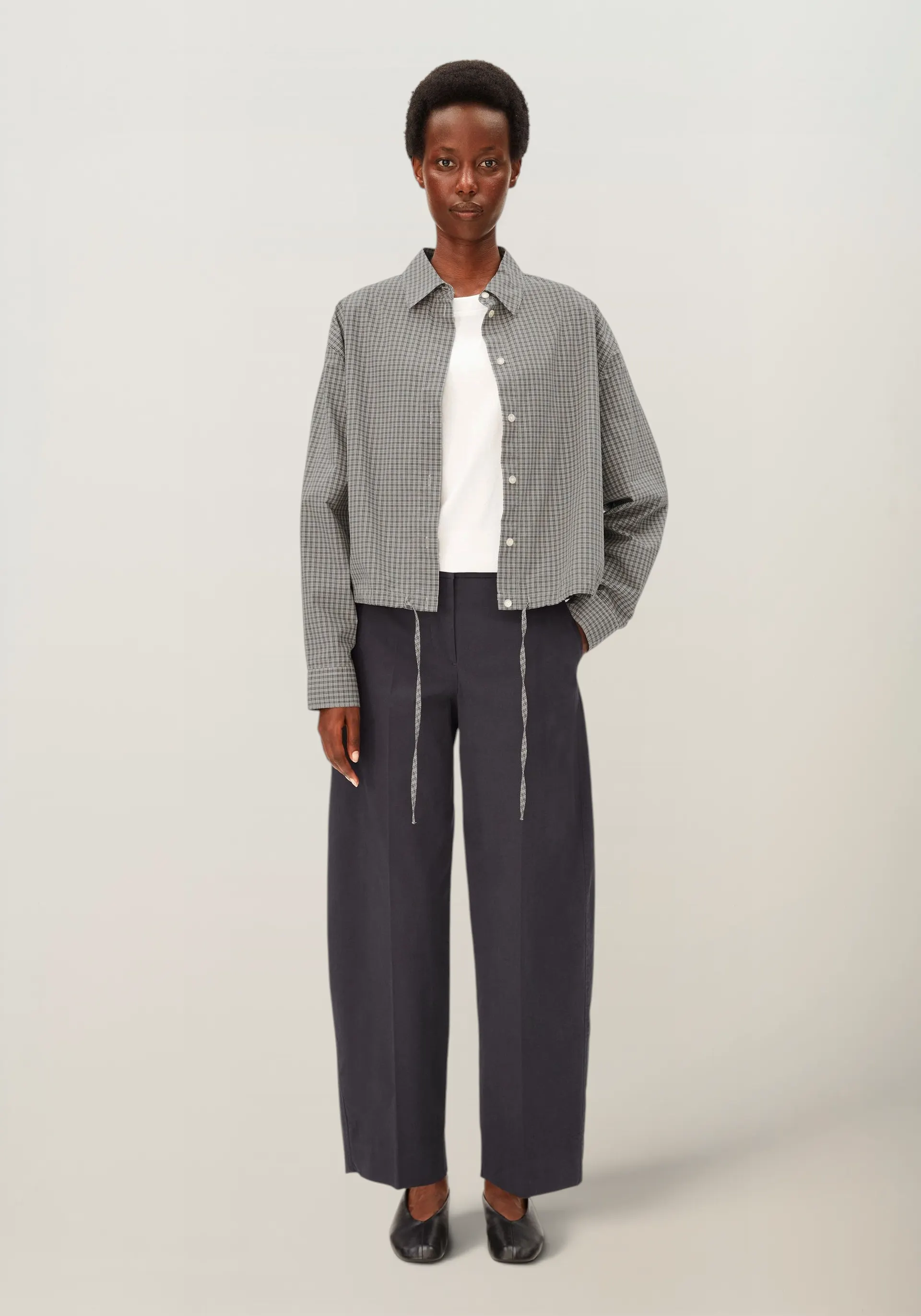 Pantalon ballon en coton bio | gris foncé "Barrel leg twill pant", Armedangels, photo 3
