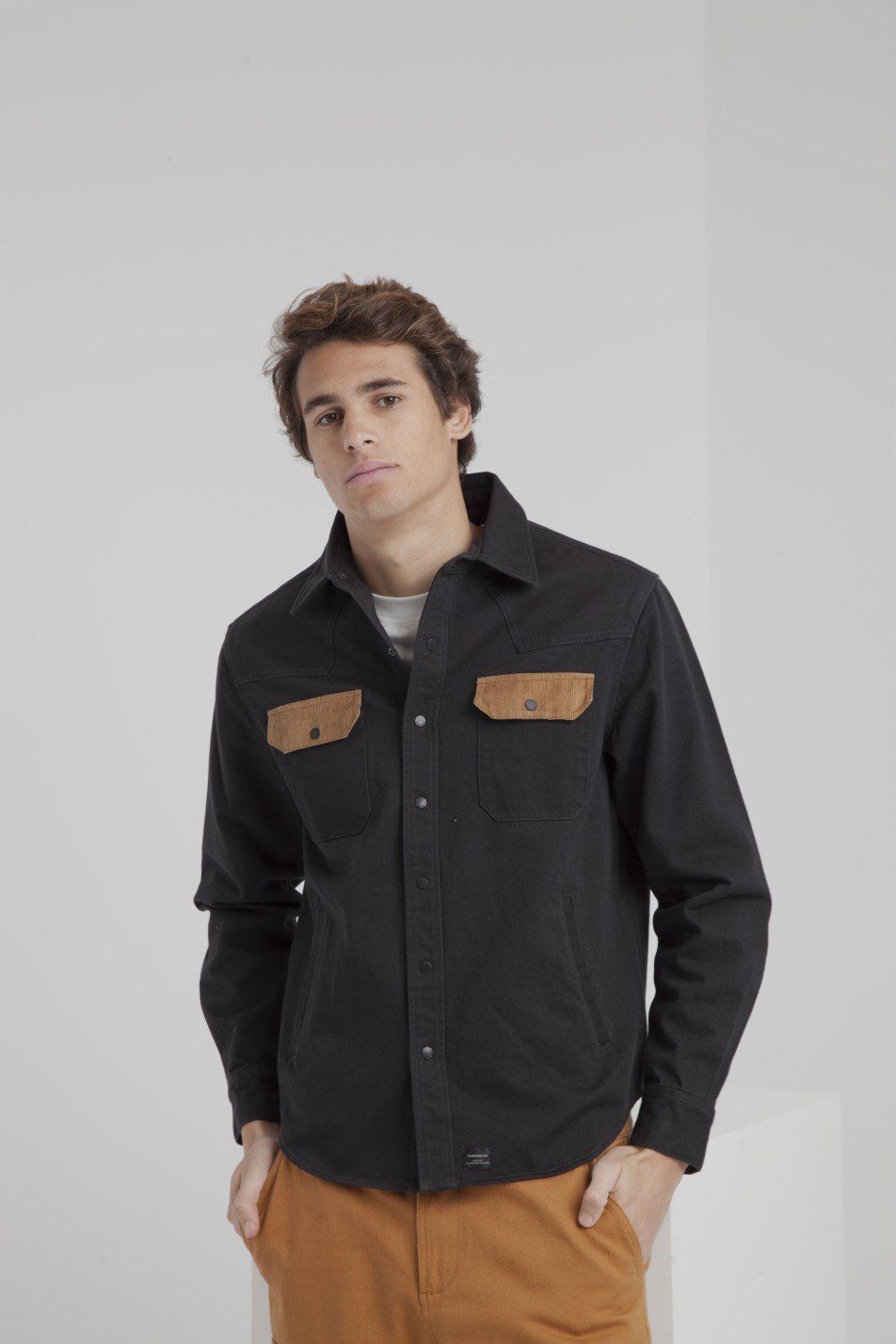 Surchemise noire poches camel twill en coton bio, Thinking Mu, photo 1