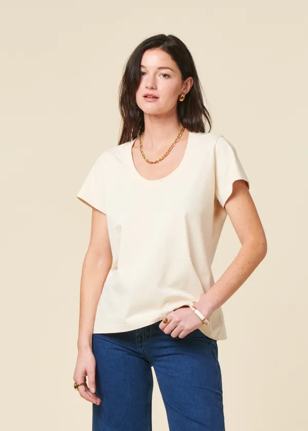 Le t-shirt décolleté écru, WeDressFair