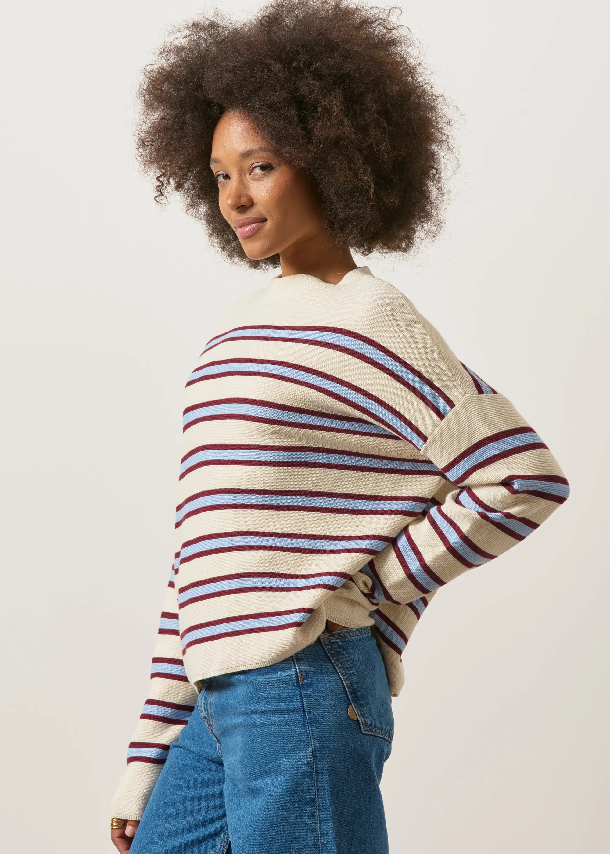 Pull tricot en coton bio | rayé "Merinaa striped knit sweater - oatmilk-velvet red-soft blue", Armedangels, photo 5