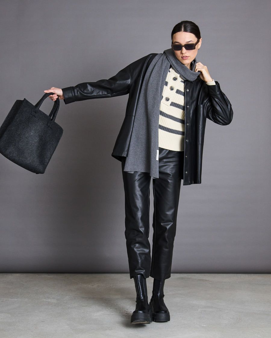 Schwarze beschichtete vegane Hose aus Bio-Baumwolle - the vegan coated black, Jan'n June, Foto 6