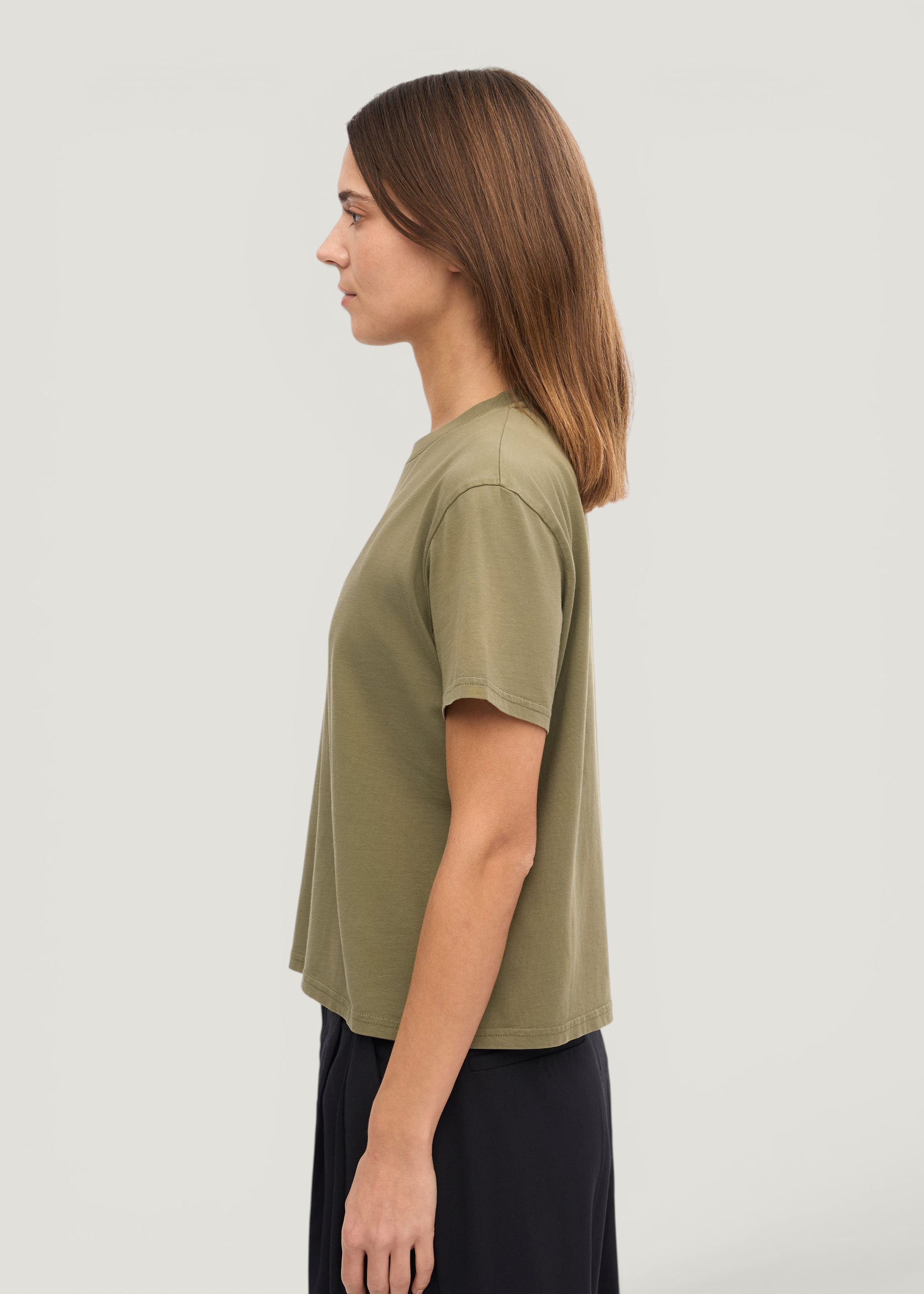 T-Shirt aus Bio-Baumwolle | Grün "dusty olive", Colorful Standard, Foto 4