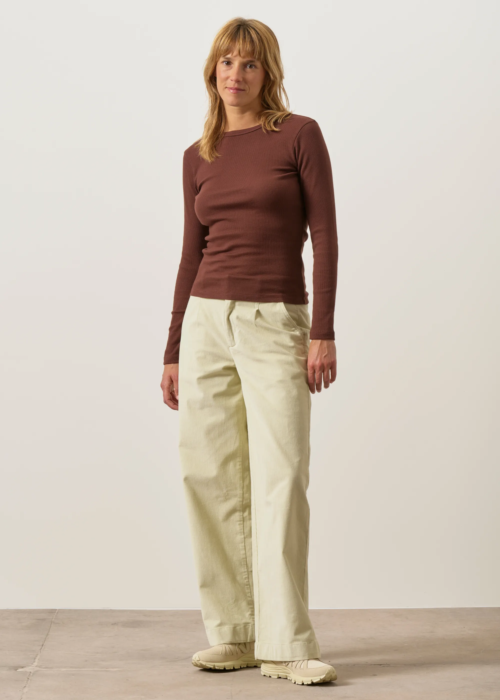 T-shirt manches longues côtelé en coton bio | chocolat, WeDressFair, photo 3