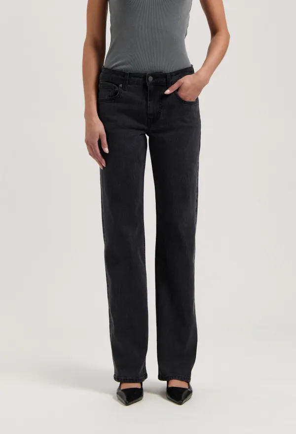 Jean droit en coton bio et recyclé | noir "Carry mid straight - black vintage", Mud Jeans