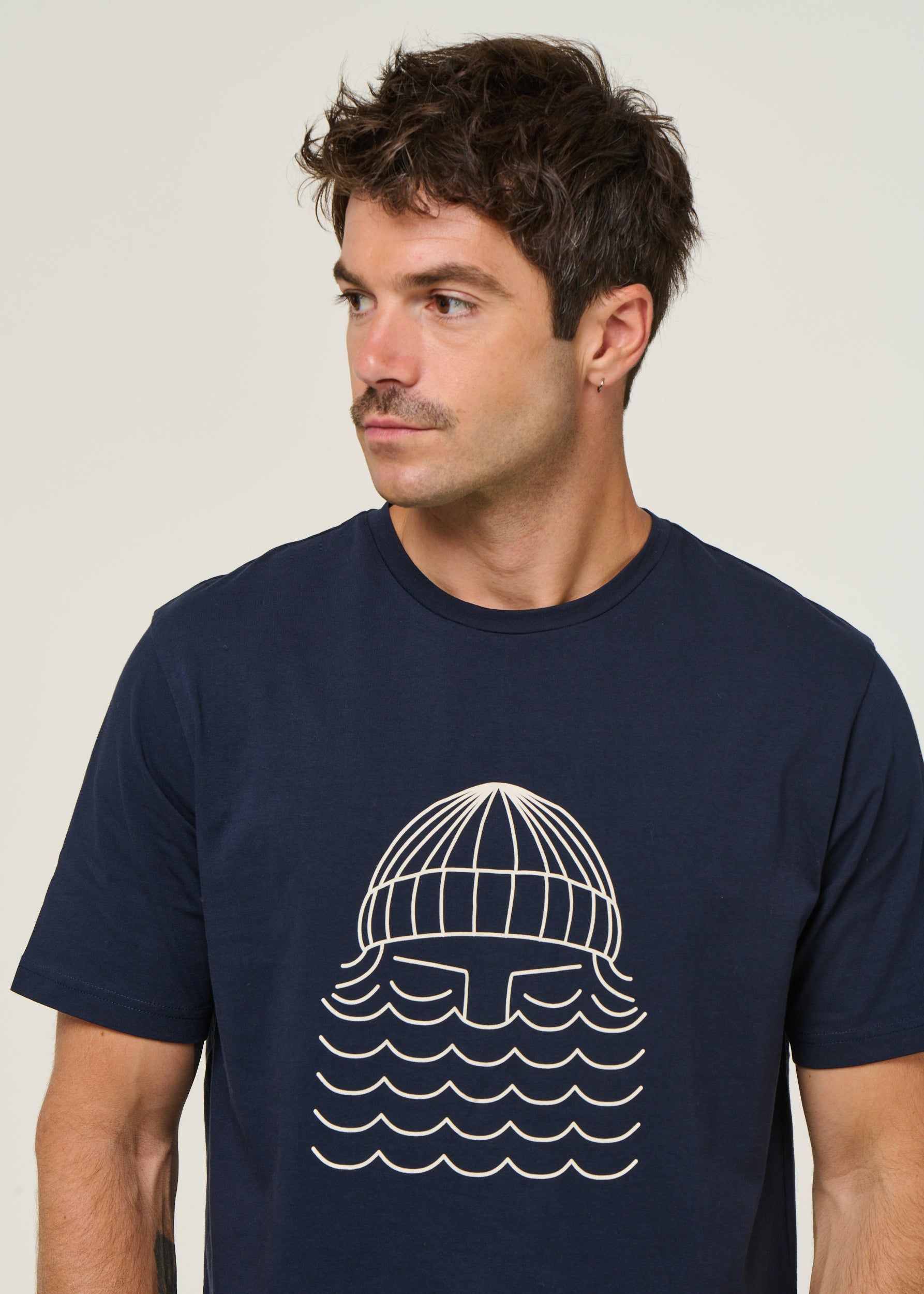 T-shirt en coton bio | bleu "to the sea - navy", Bask in the Sun, photo 2