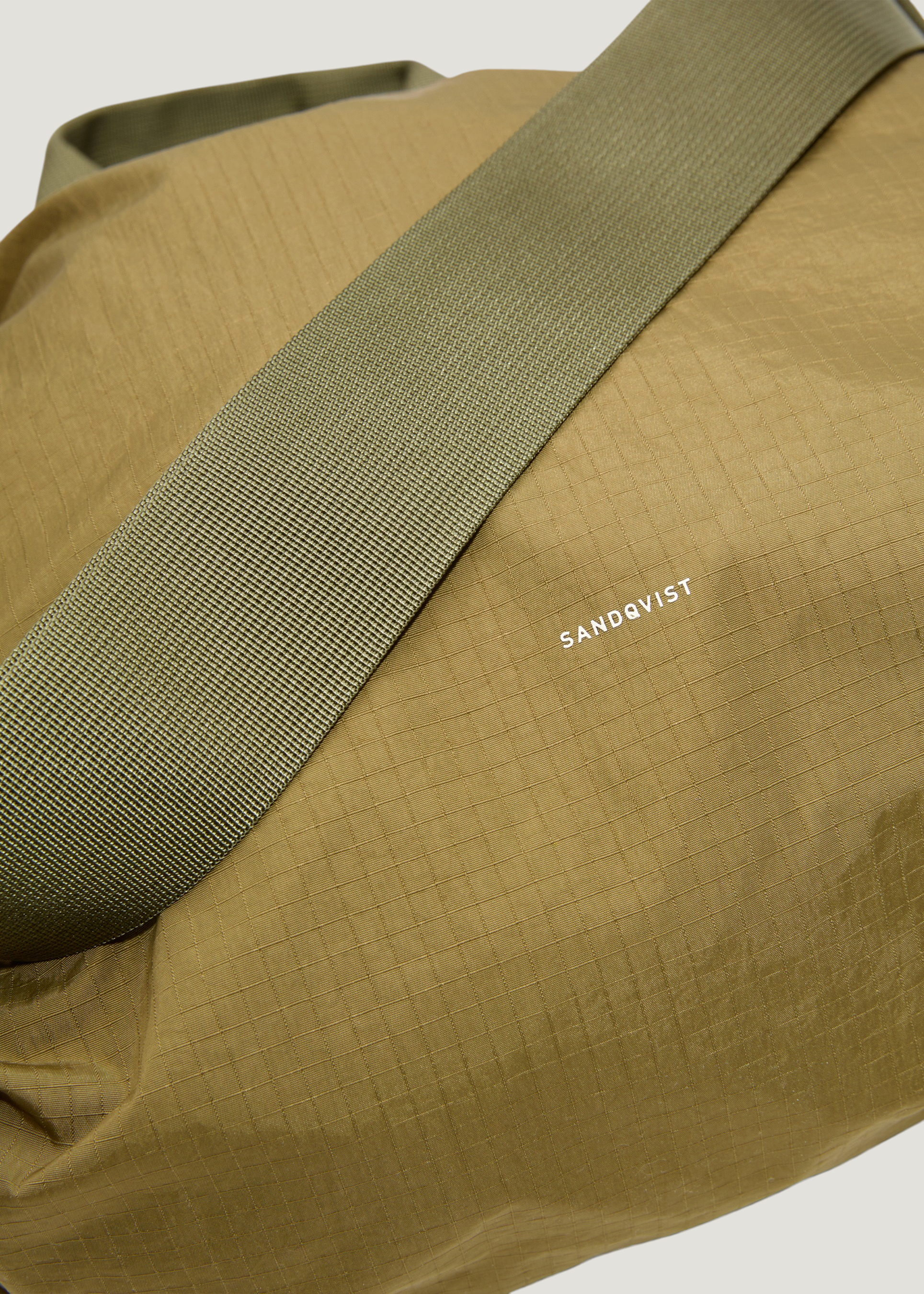 Shopper 18L aus recyceltem Material | grün "Grid shopper bag - olive", Sandqvist, Foto 4