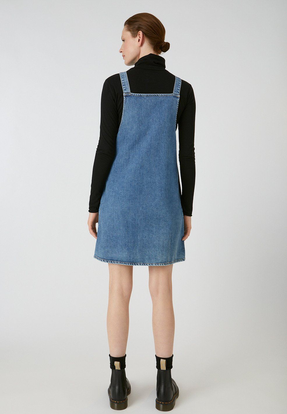 Robe salopette en jean bleu en coton bio - dainaa, Armedangels, photo 3