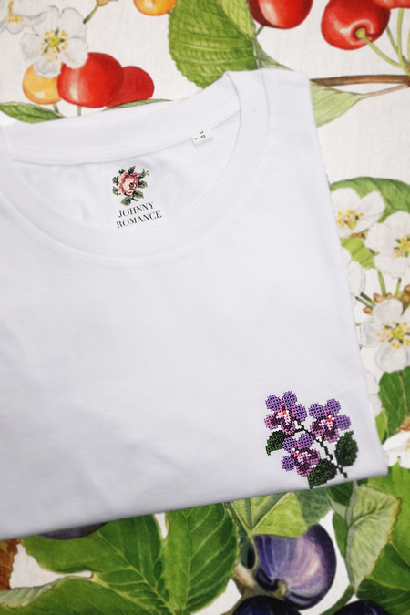 T-shirt blanc brodé en coton bio - violettes blanc