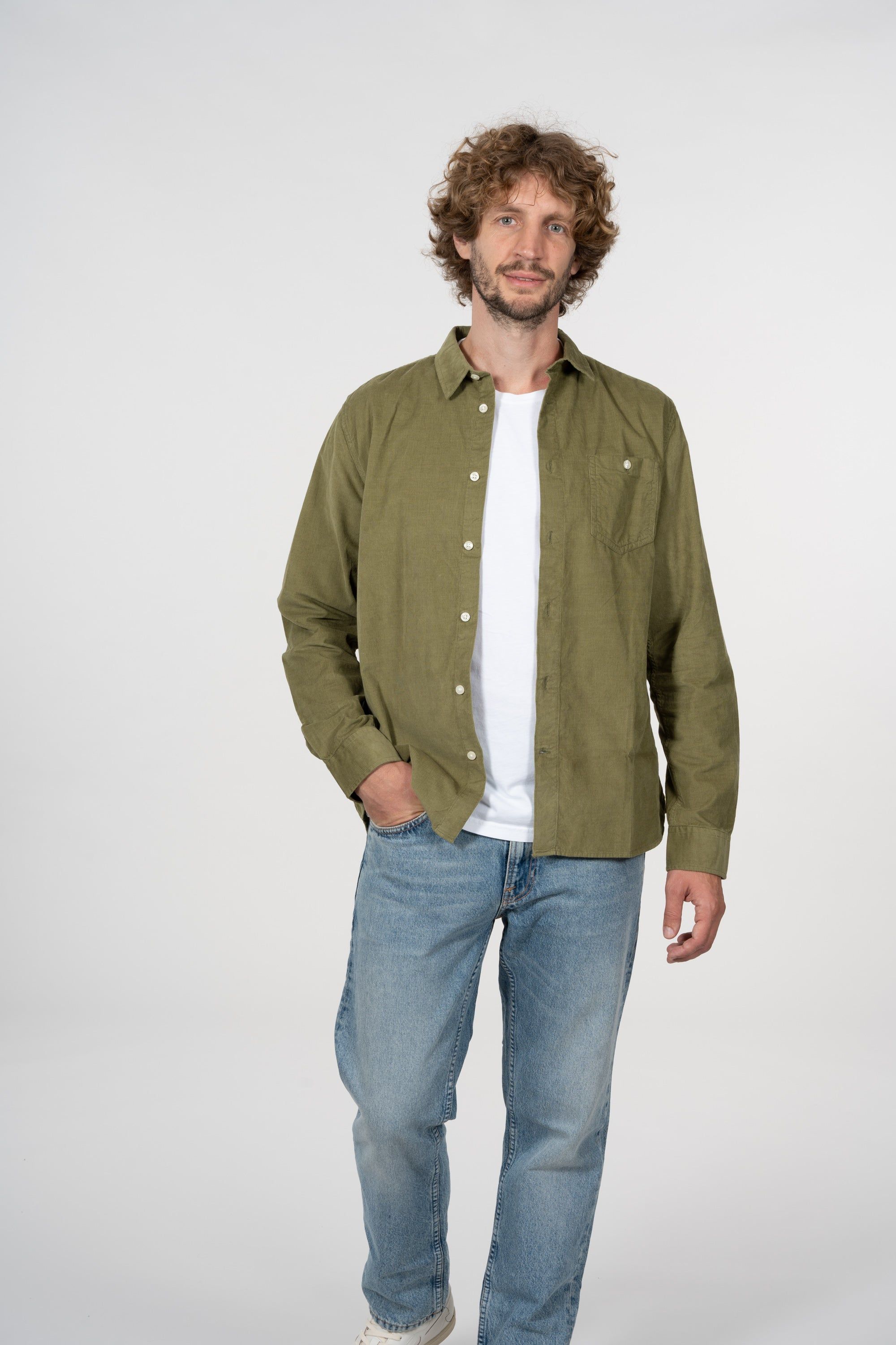 Chemise en velours fin verte en coton bio - elder capulet olive, Knowledge Cotton Apparel, photo 1