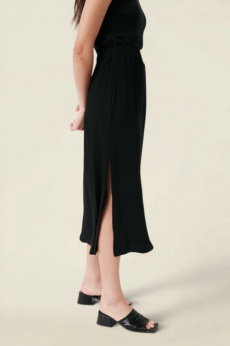 Jupe mi-longue côtelée en modal | noir Lula skirt - black - AMT Studio