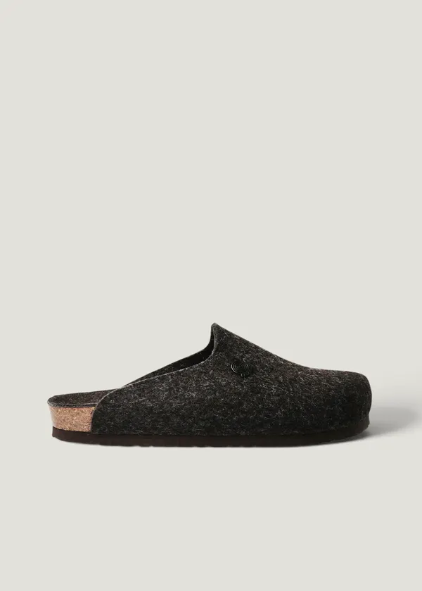 Chaussons sabots en matières recyclées | marron "helsinki monochrome brown", Genuins