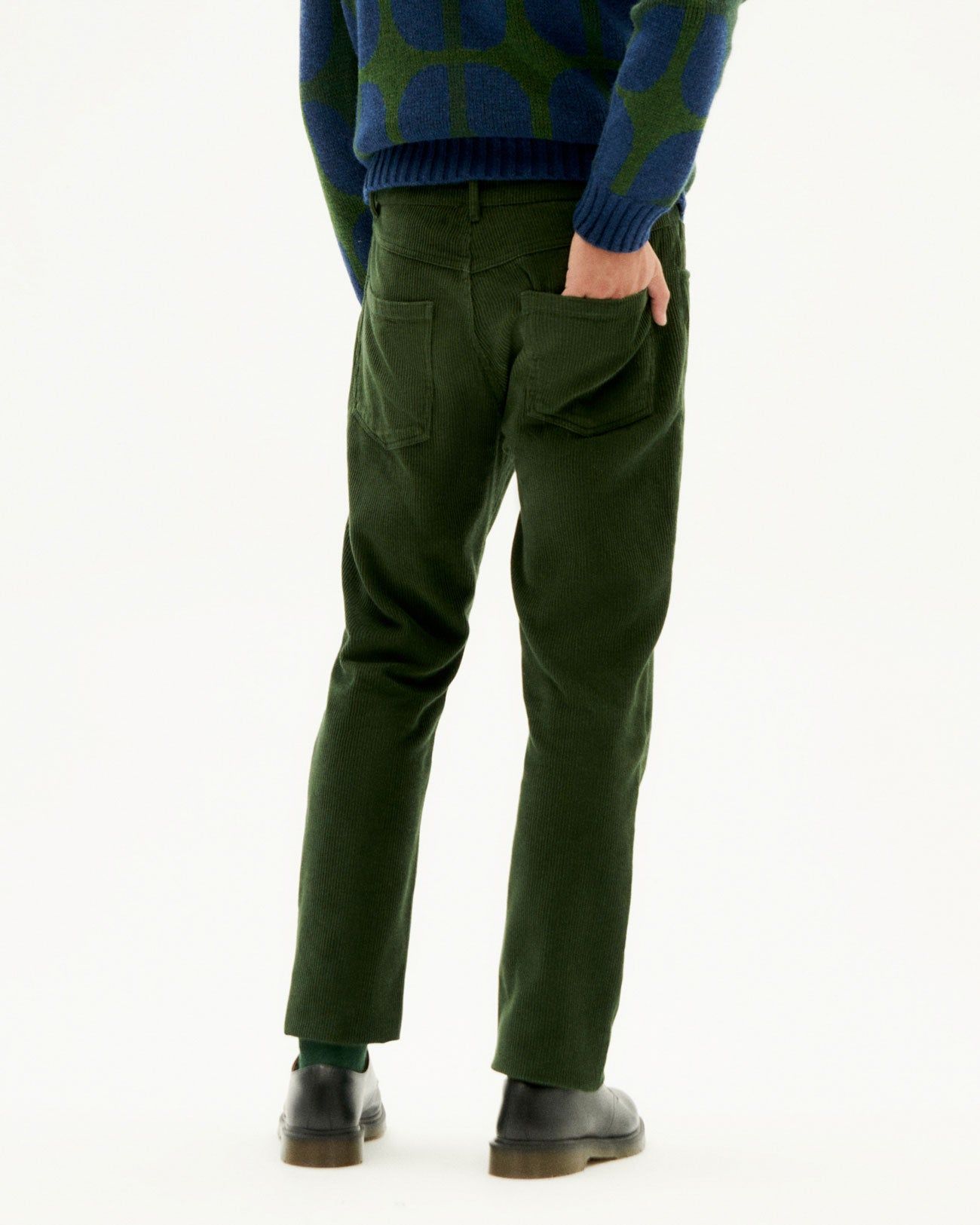 Pantalon en velours côtelé de coton bio | vert "bottle green corduroy five pockets pants", Thinking Mu, photo 2