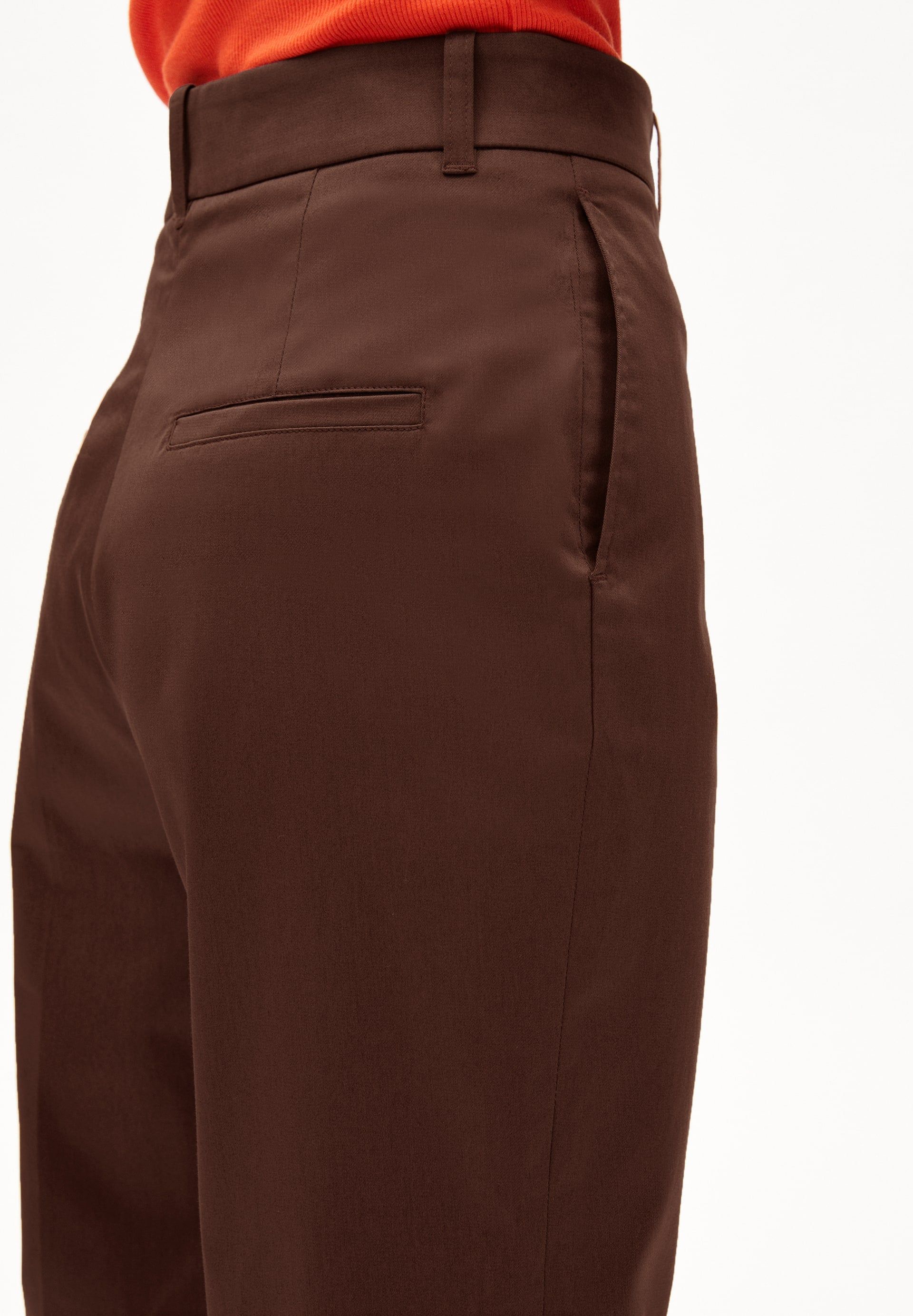 Bundfaltenhose aus Bio-Baumwolle | Braun "warmaar deep brown", Armedangels, Foto 2