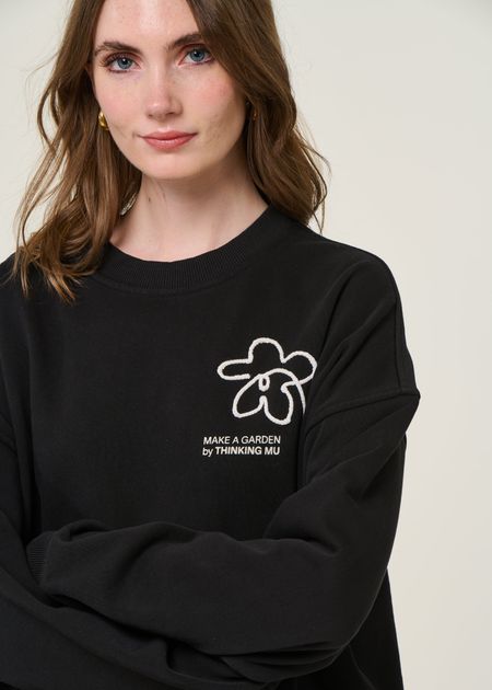 Besticktes Oversize-Sweatshirt aus Bio-Baumwolle | Schwarz "flower rope black jimena sweatshirt - black", Thinking Mu, Foto 4
