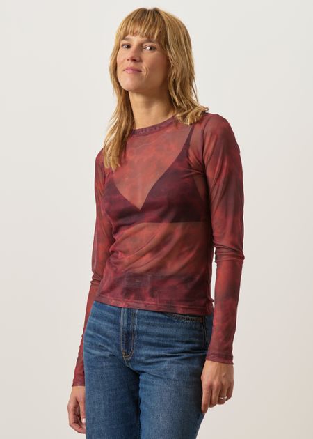 Top manches longues transparent en matières recyclées | rouge "Dora - carmine-curl" - Jan'n June