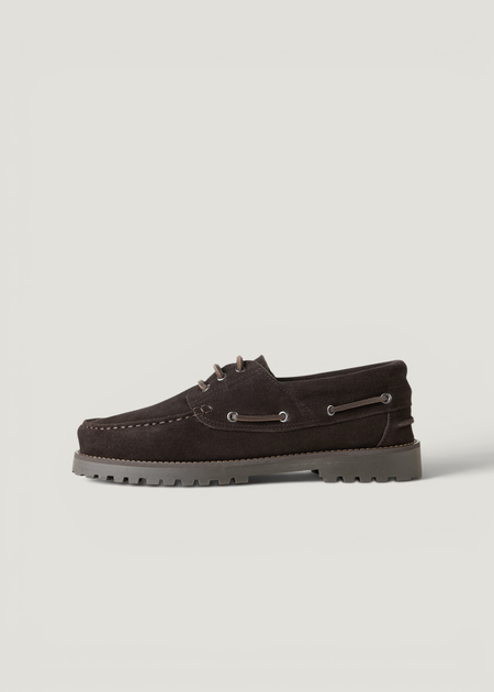 Chaussures bateau en daim certifié | marron "ollie boat shoe - brown suede", Garment Project