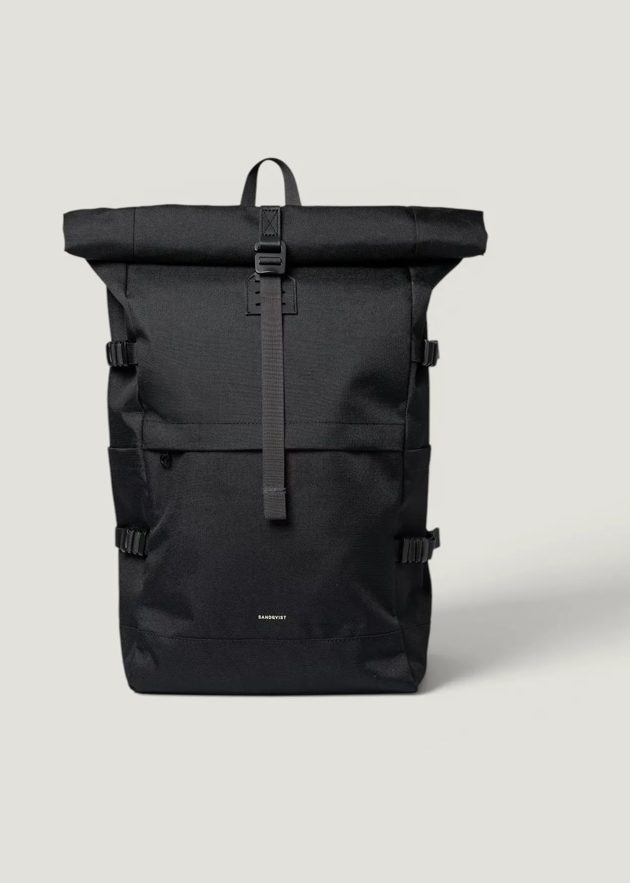 Sac à dos 26l en matières recyclées | noir "icon rolltop backpack l - black/ black with black leather", Sandqvist, photo 1