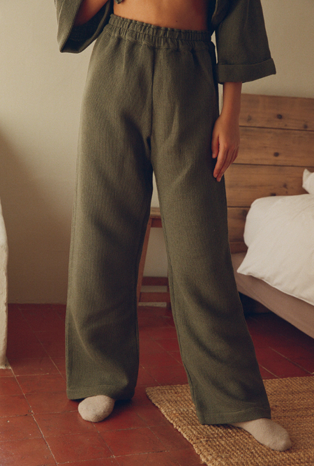 Bas de pyjama en coton biologique | kaki "mimosa nid d'abeille"